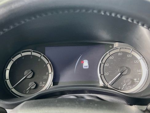 Used 2023 Toyota Highlander XLE FWD image 22