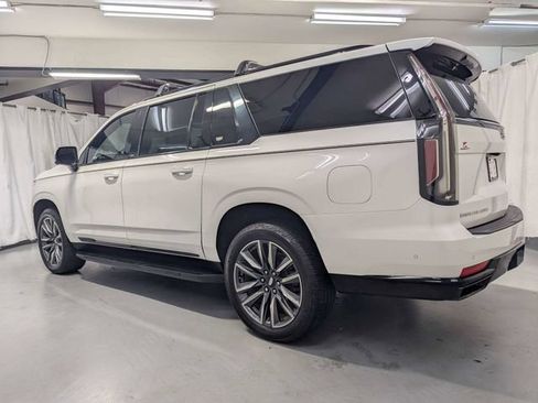 Used 2022 Cadillac Escalade ESV Sport RWD image 4
