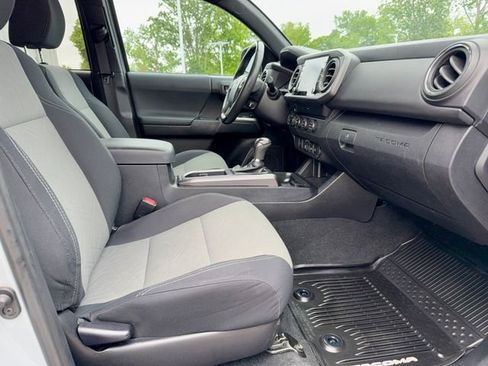 Used 2020 Toyota Tacoma TRD Off-Road AWD/4WD image 8