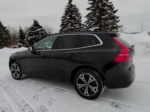 Used 2022 Volvo XC60 B5 Momentum w/ Climate Package image 6
