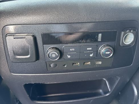 Used 2018 GMC Yukon Denali image 10