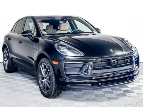 Certified 2025 Porsche Macan image 8