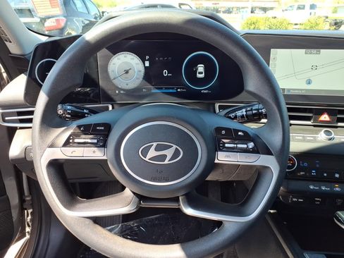 Used 2024 Hyundai Elantra SEL image 8