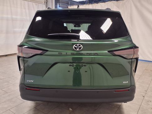 New 2026 Toyota Sienna XLE image 8