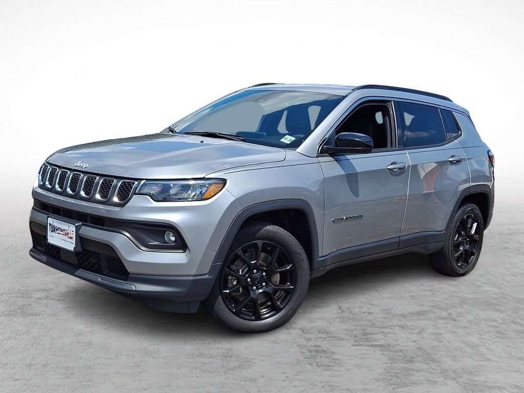 Used 2023 Jeep Compass Latitude AWD/4WD image 1