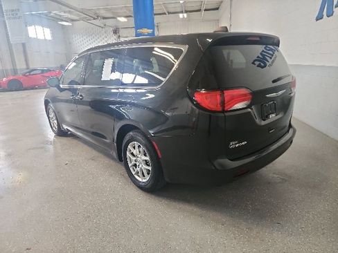 Used 2023 Chrysler Voyager LX FWD image 3