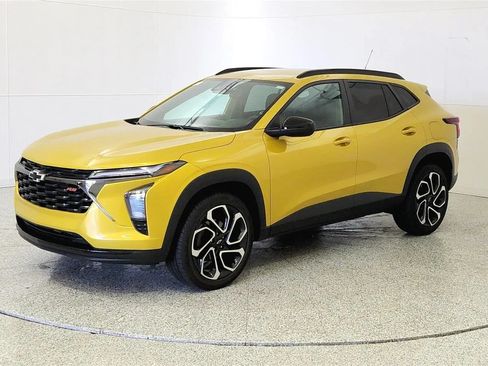 Used 2025 Chevrolet Trax RS w/ Driver Confidence Package FWD image 3