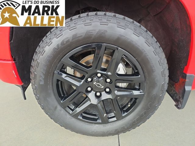 Used 2022 Chevrolet Silverado 1500 Custom w/ LPO, Dark Essentials Package AWD/4WD image 32