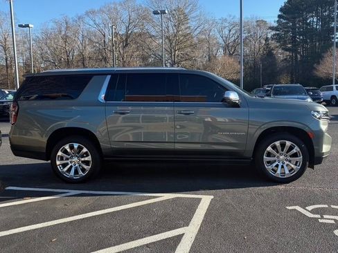 Used 2024 Chevrolet Suburban Premier w/ Advanced Technology Package image 4