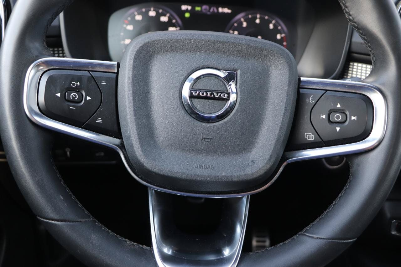Used 2022 Volvo XC40 T5 R-Design w/ Advanced Package AWD/4WD image 13