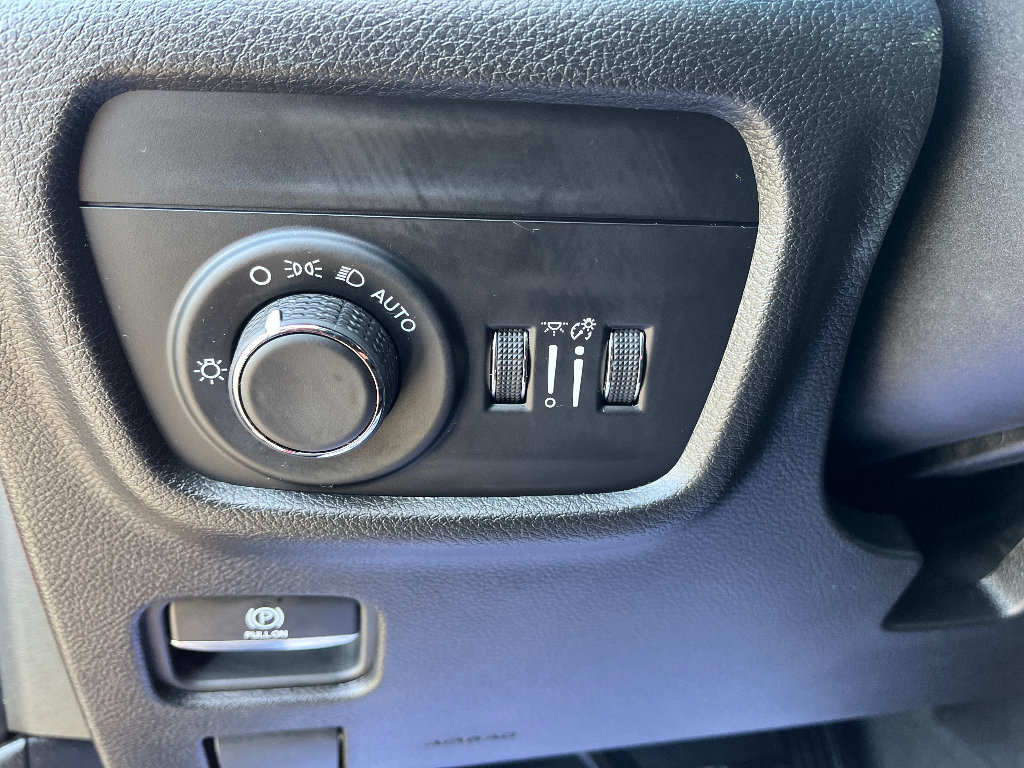 Used 2023 Jeep Grand Cherokee Altitude AWD/4WD image 37