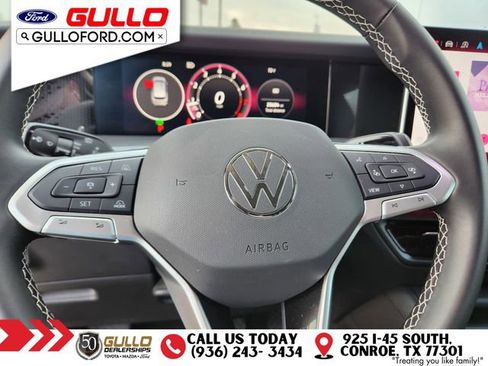 Used 2025 Volkswagen Tiguan SE FWD image 21