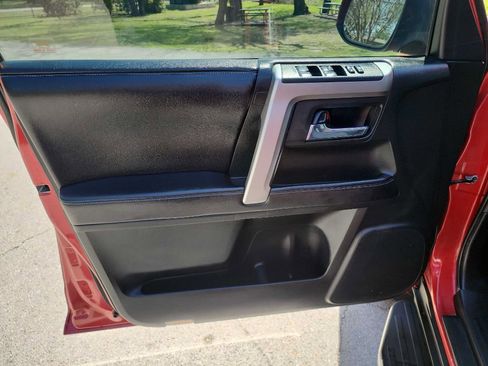 Used 2016 Toyota 4Runner SR5 Premium RWD image 16