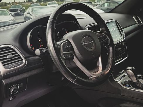 Used 2020 Jeep Grand Cherokee Altitude RWD image 2