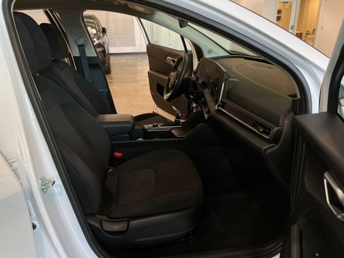 Used 2025 Kia Sportage LX FWD image 36