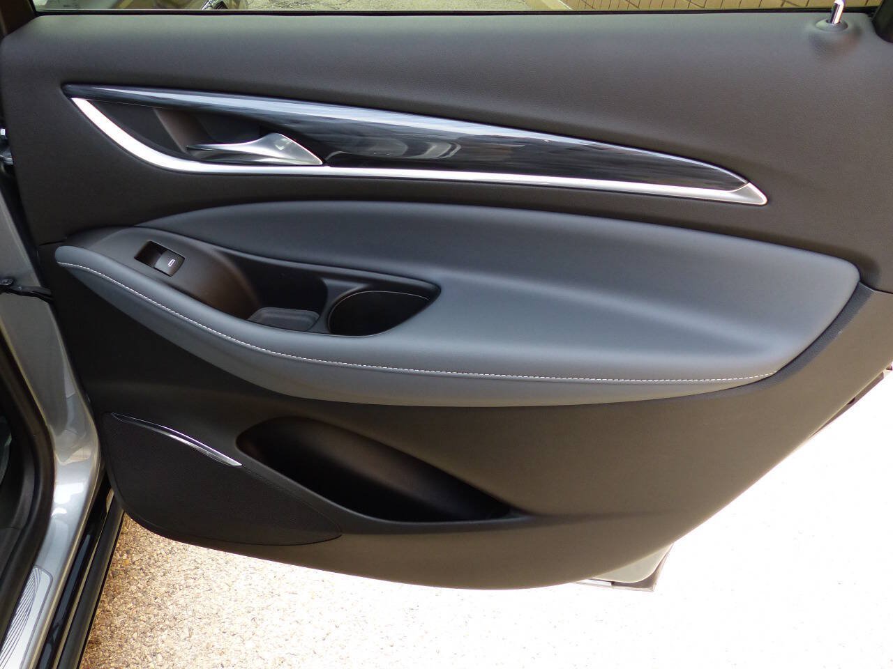 Used 2023 Buick Enclave Essence w/ LPO, Floor Liner Package FWD image 29