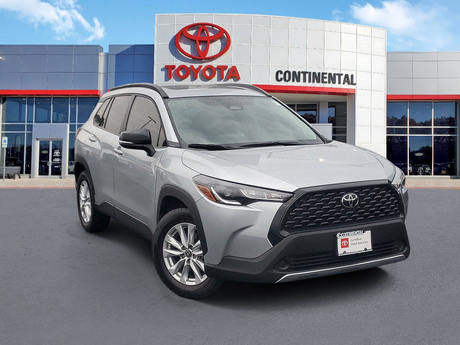Certified 2025 Toyota Corolla Cross LE w/ Moonroof Package AWD/4WD image 2