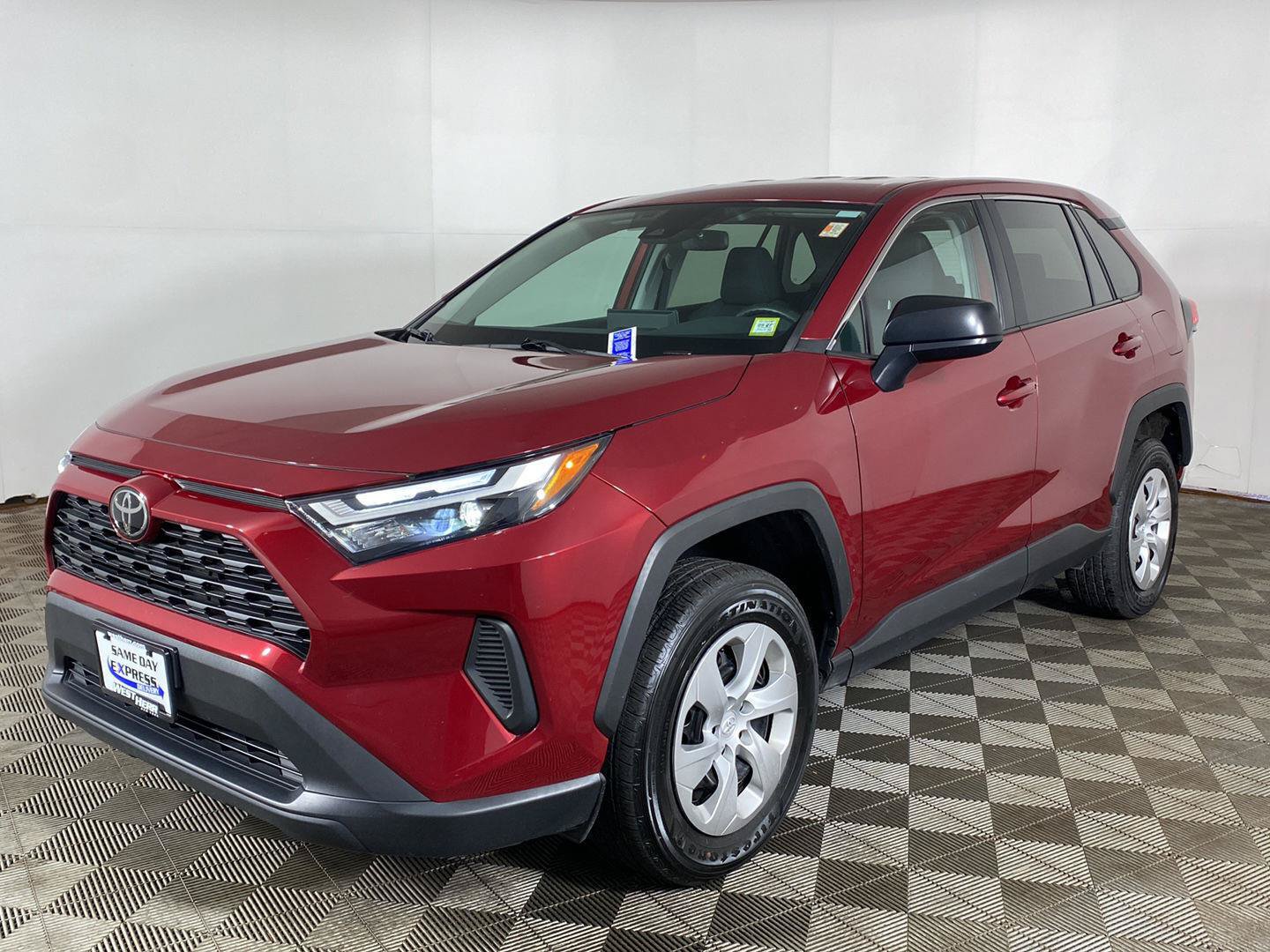Used 2024 Toyota RAV4 LE AWD/4WD image 2
