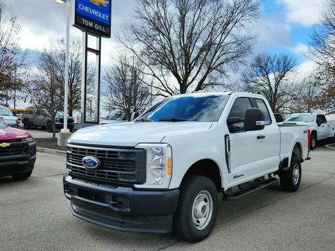 Used 2023 Ford F350 XL image 4