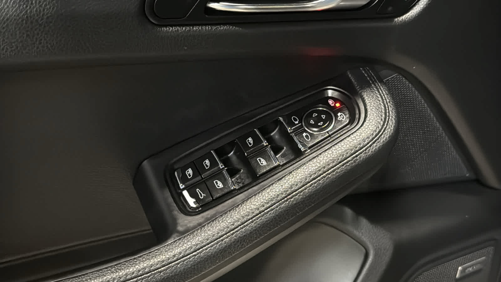 Used 2021 Porsche Macan AWD/4WD image 22