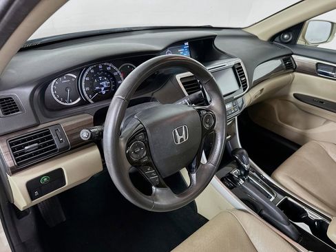 Certified 2017 Honda Accord EX-L image 10