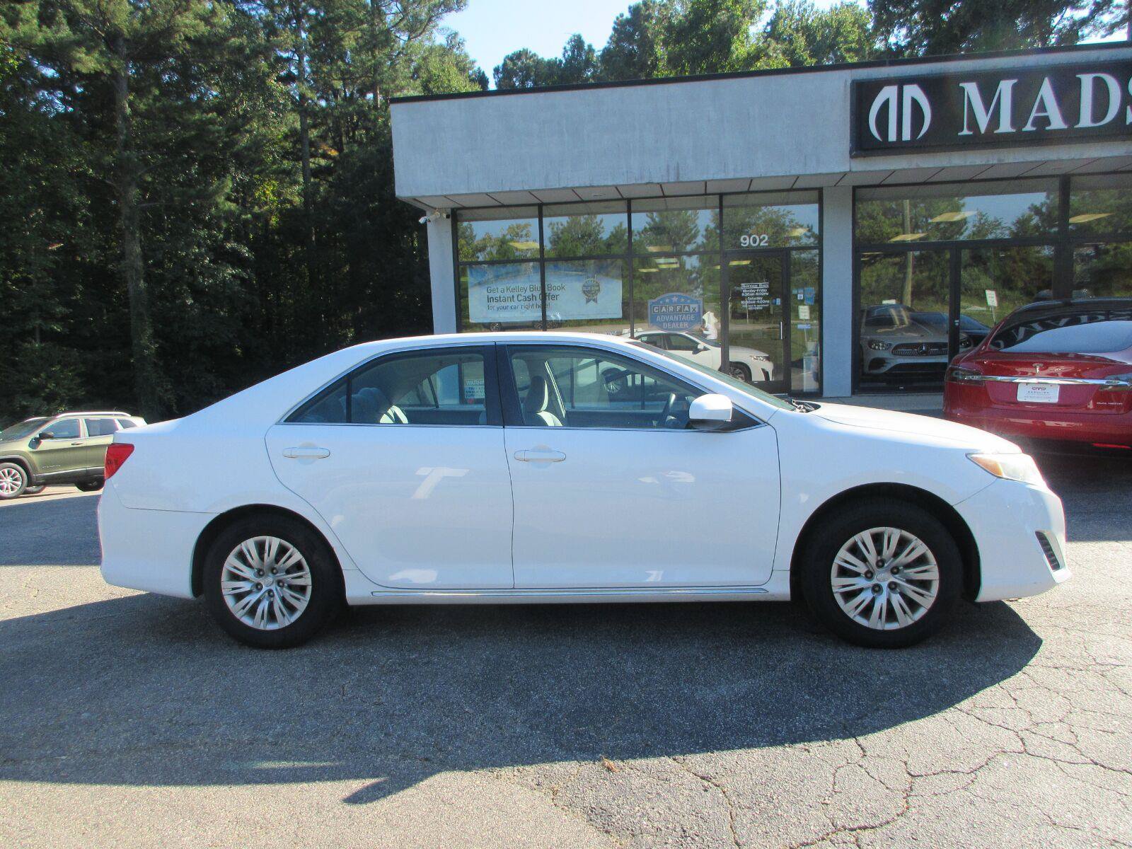 Used 2014 Toyota Camry LE FWD image 4