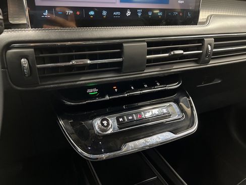 Used 2023 Lincoln Corsair FWD image 17