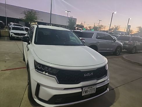 Used 2022 Kia Sorento EX image 16