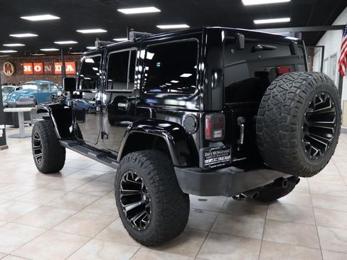 Used 2017 Jeep Wrangler Unlimited Sahara w/ Connectivity Group AWD/4WD image 3
