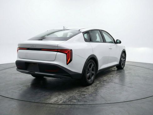 Used 2025 Kia K4 LXS image 9
