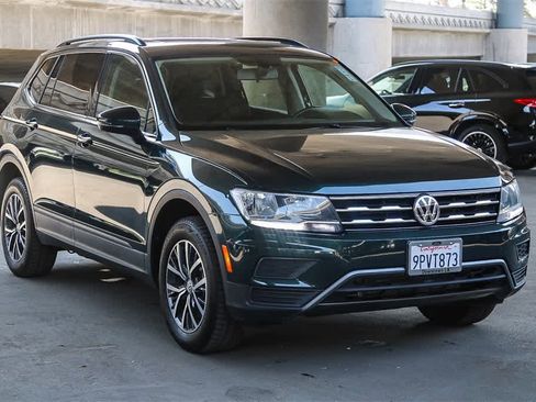 Used 2019 Volkswagen Tiguan SE w/ Panoramic Sunroof Package image 3