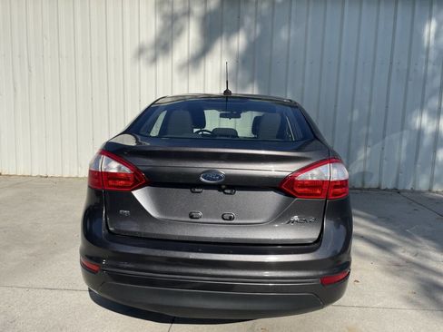 Used 2018 Ford Fiesta SE image 4