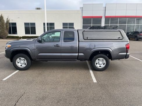 Used 2022 Toyota Tacoma SR image 11