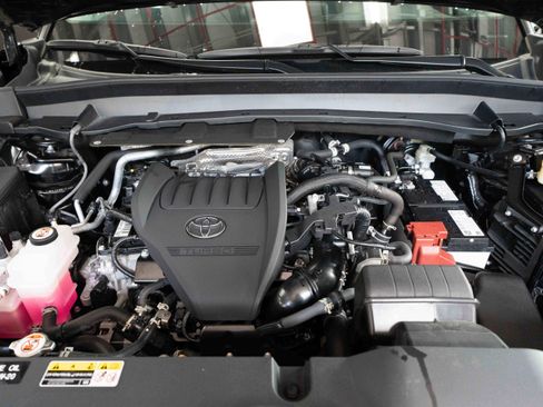 Used 2025 Toyota Grand Highlander AWD image 32