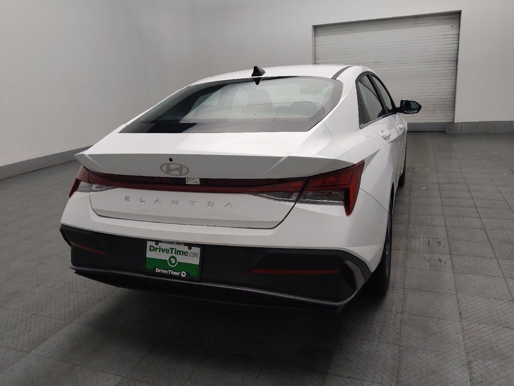 Used 2025 Hyundai Elantra SEL FWD image 7