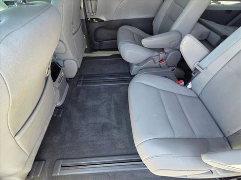 Used 2015 Toyota Sienna XLE w/ XLE Navigation Package FWD image 18