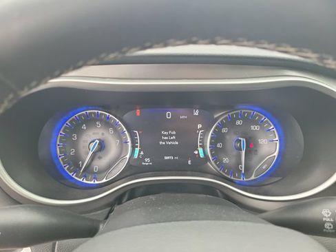 Used 2024 Chrysler Pacifica Touring-L FWD image 29