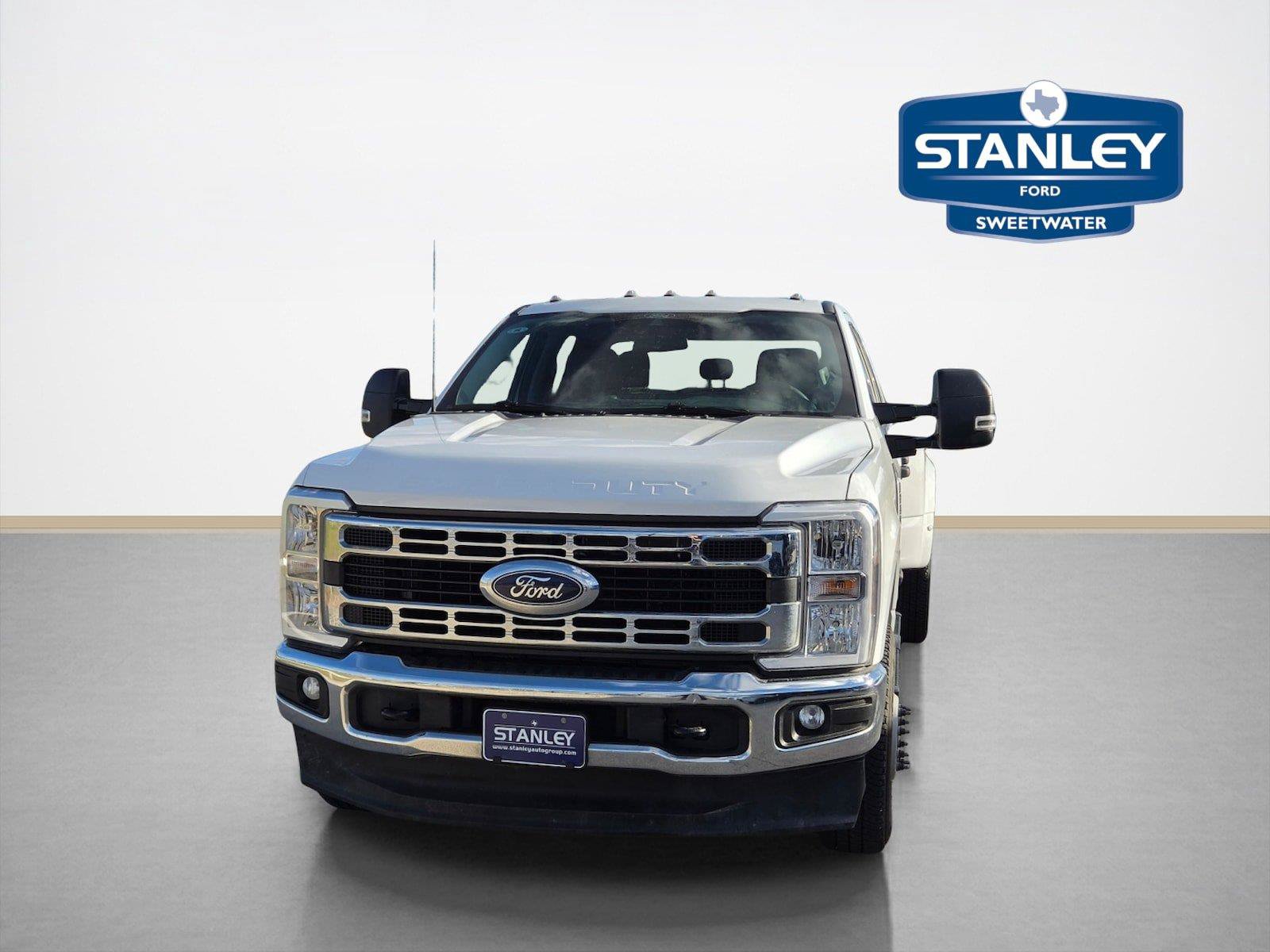 Used 2025 Ford F350 XLT w/ FX4 Off-Road Package AWD/4WD image 2
