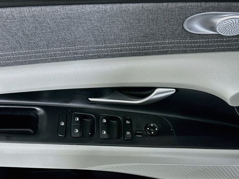 Used 2024 Hyundai Elantra Limited FWD image 15