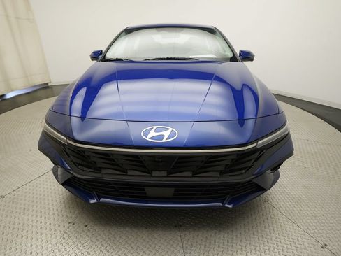 Used 2024 Hyundai Elantra Limited FWD image 11