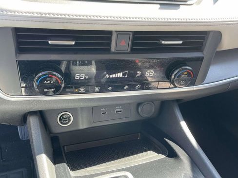 Used 2023 Nissan Rogue SV image 27