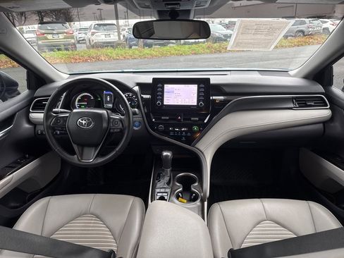 Used 2024 Toyota Camry SE image 25