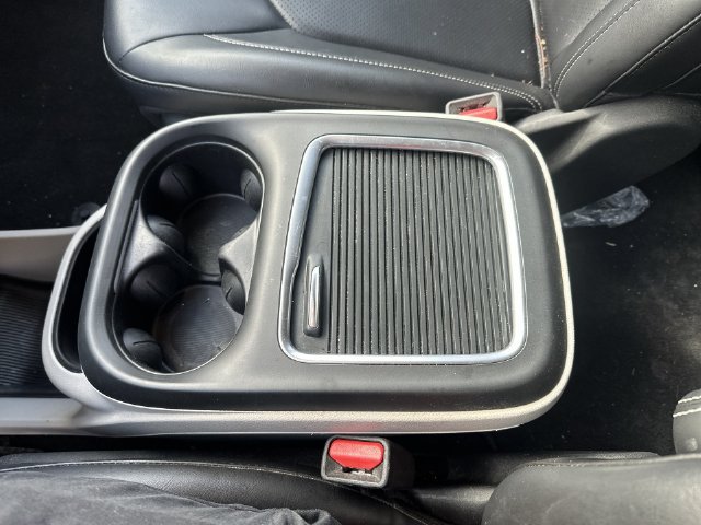 Used 2024 Chrysler Pacifica Limited FWD image 25