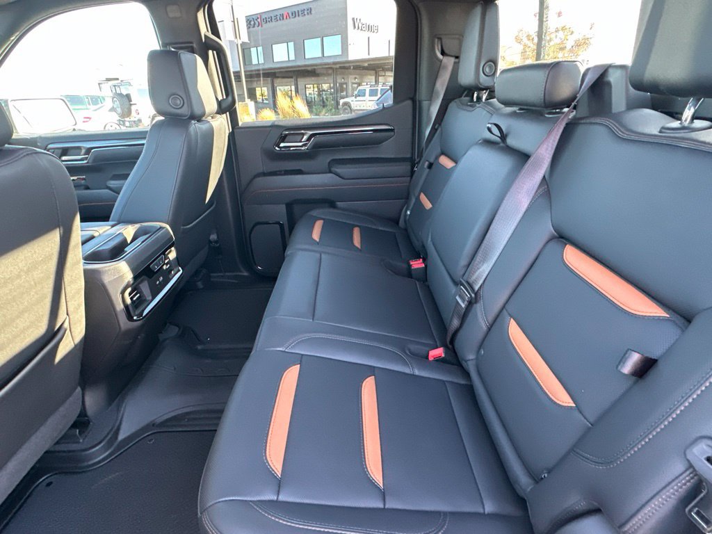 Used 2024 GMC Sierra 1500 AT4 w/ Technology Package AWD/4WD image 18