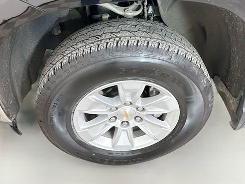 Used 2025 Chevrolet Silverado 1500 LT AWD/4WD image 33