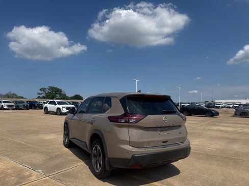 Used 2024 Nissan Rogue SV FWD image 17