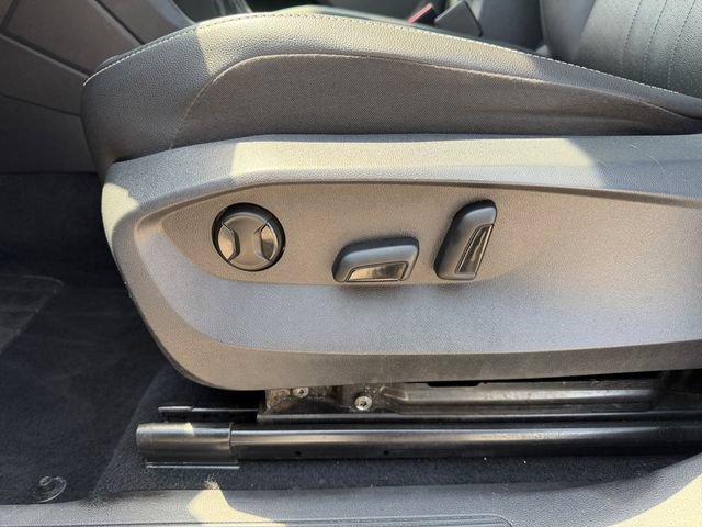 Used 2022 Volkswagen Tiguan SE w/ Panoramic Sunroof Package AWD/4WD image 22