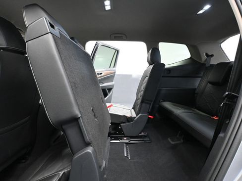 Used 2025 Volkswagen Atlas SE image 39