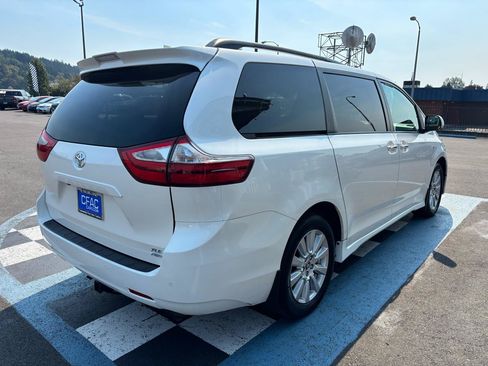 Used 2019 Toyota Sienna AWD image 6