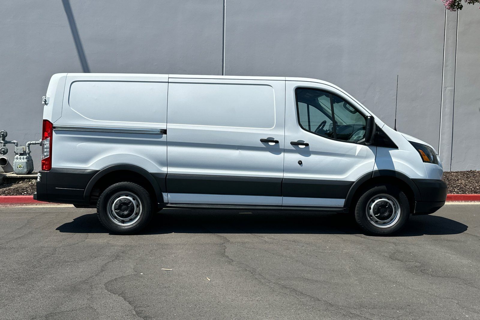Used 2016 Ford Transit 150 130 Low Roof RWD image 3